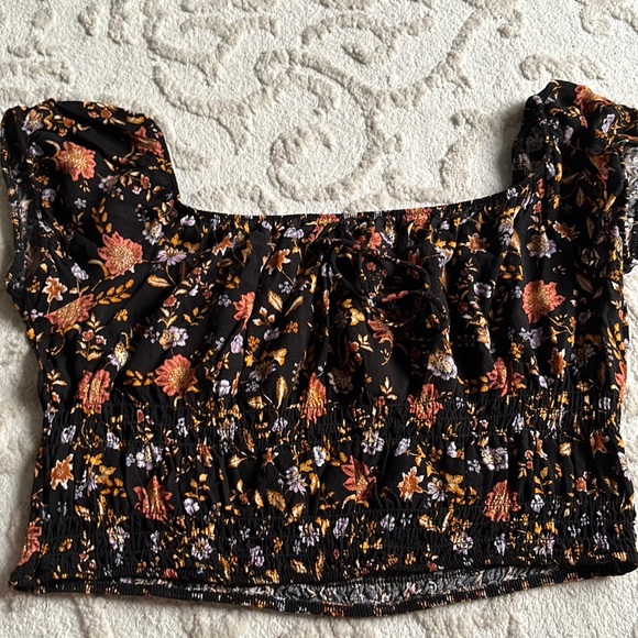 Kendall &Kylie floral crop - Picture 1 of 3